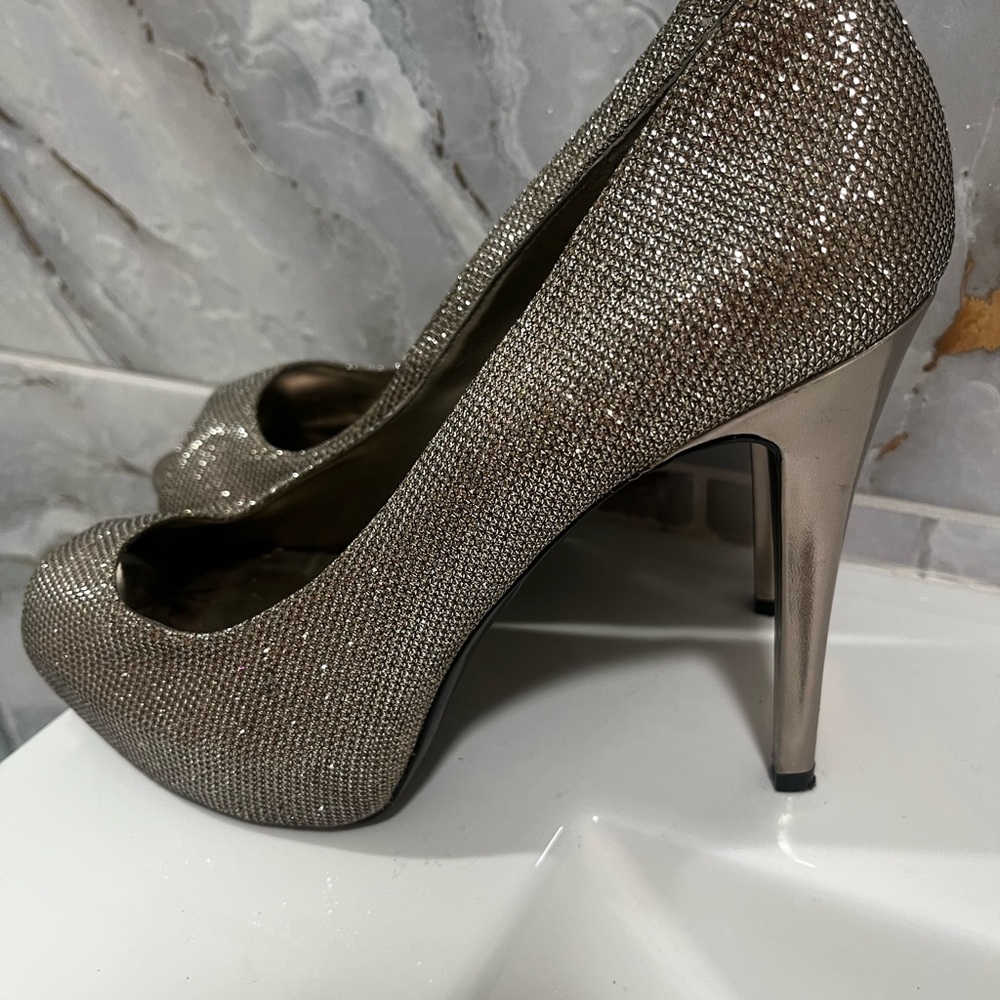 GUESS Women's Metallic Peep Toe Heels